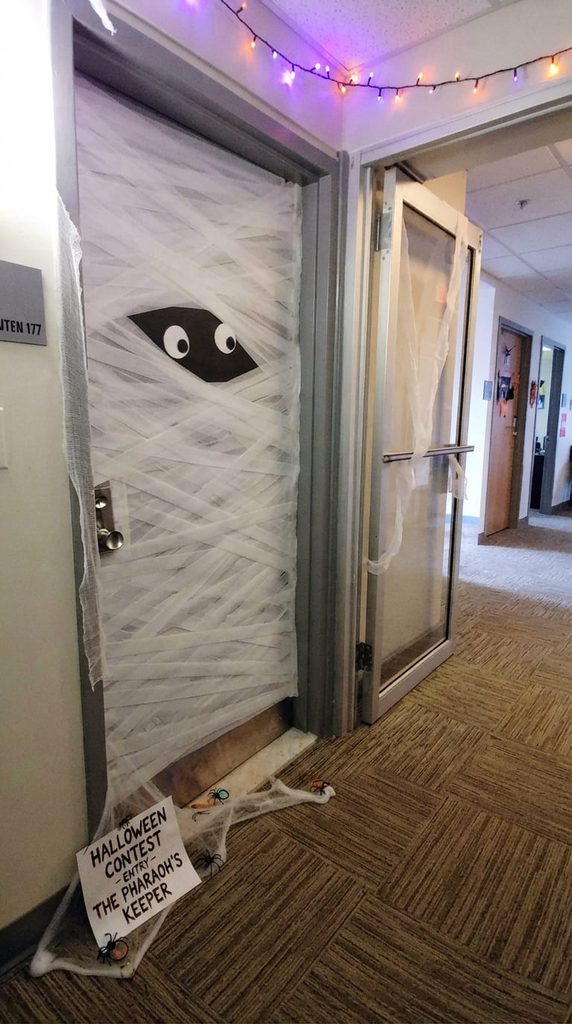halloween-door-mummy-wrap