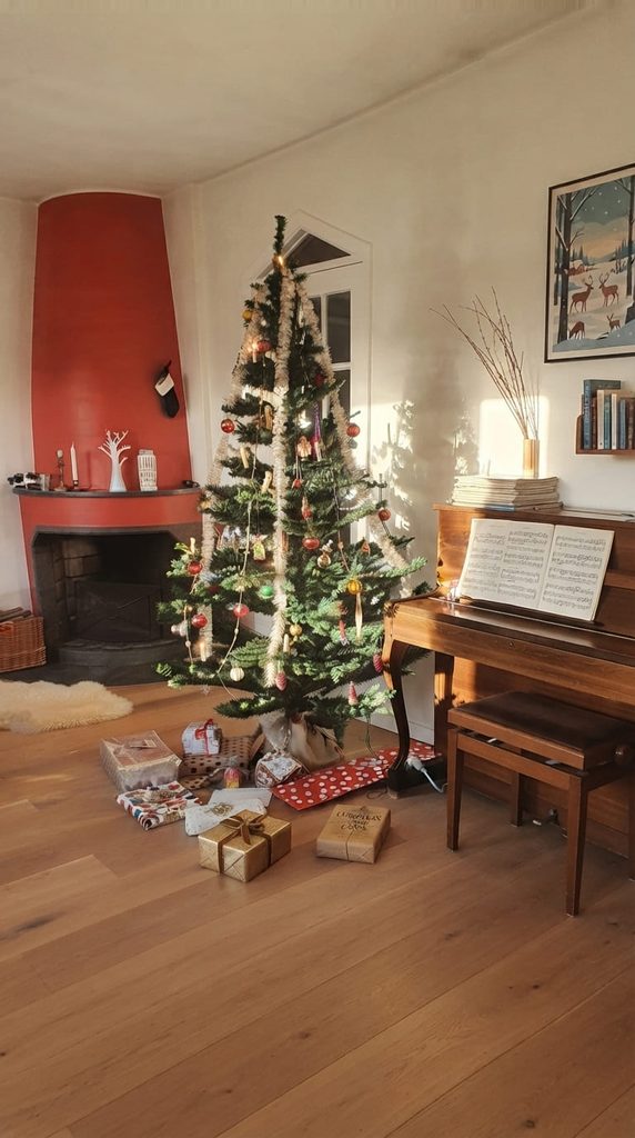 scandinavian minimalist christmas tree