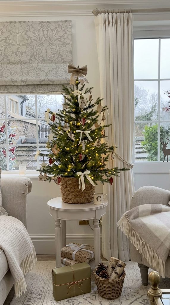 mini-christmas-tree-dresser